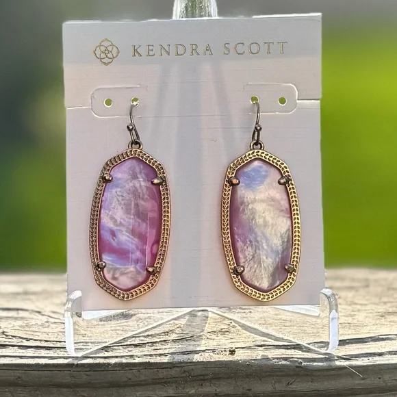 💓Kendra Scott Lilac Mother of Pearl Earrings In Rose Gold ⇶ Retired color💓 - Picture 5 of 6